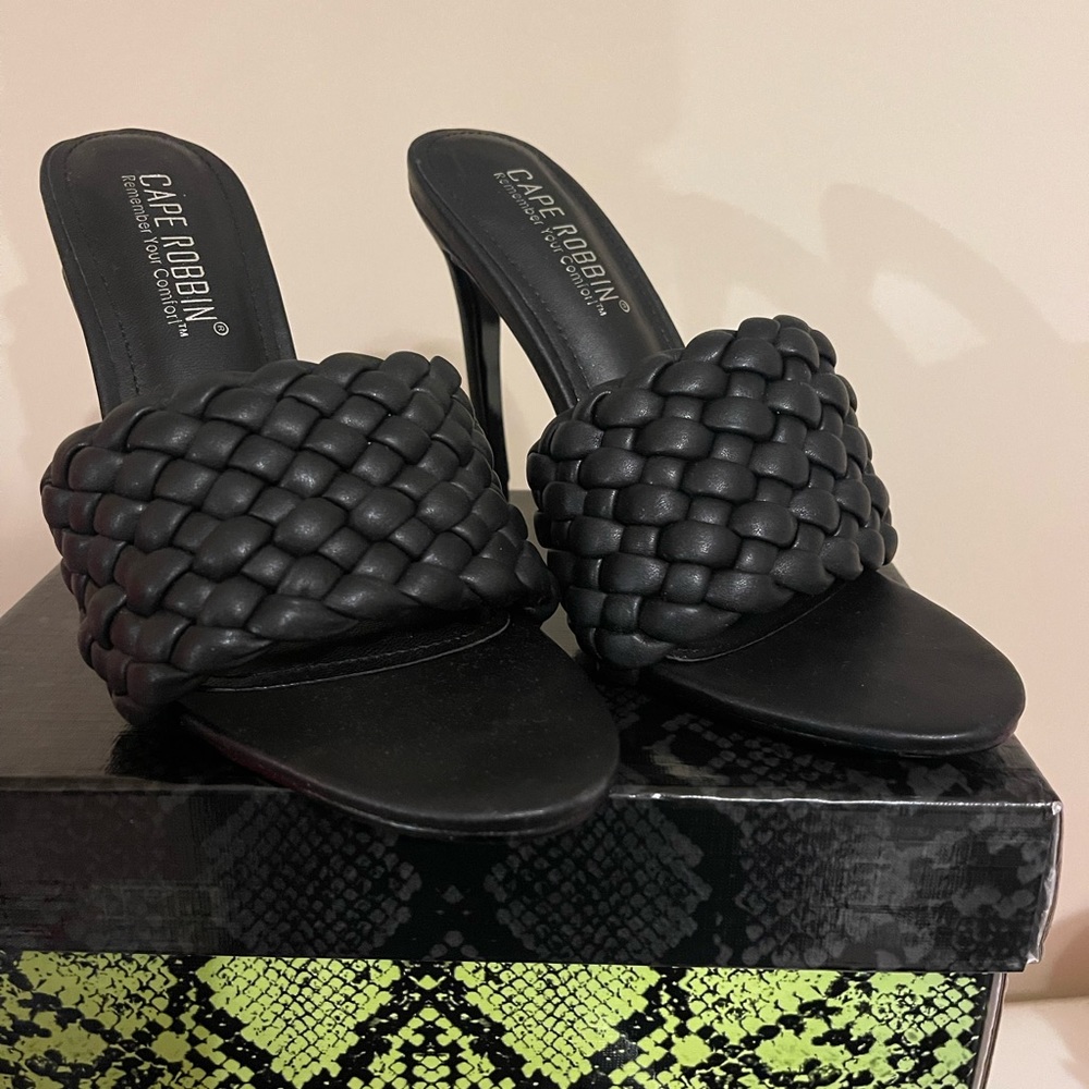 Cape Robbin heels size 6